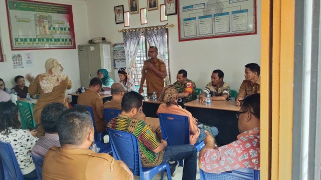 Perkuat Koordinasi Pemerintahan dan Pembangunan, Babinsa Koramil 16/Panei Tongah Hadiri Rapat Harungguan di Nagori Simbolon Tengkoh.