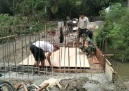 Perkuat Akses dan Konektivitas Warga, Kodim 0207/Simalungun Bersama Masyarakat Mulai Pembangunan Jembatan Beton di Saitbuntu Saribu.