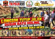 Polsek Dolok Silou Bersama Warga Gotong Royong Bersihkan Material Tanah Longsor di Dusun Batu Holing.