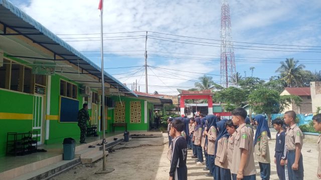 Bukan Sekadar Baris-Berbaris, Babinsa Tanah Jawa Bangun Disiplin dan Kekompakan Siswa Muhammadiyah.